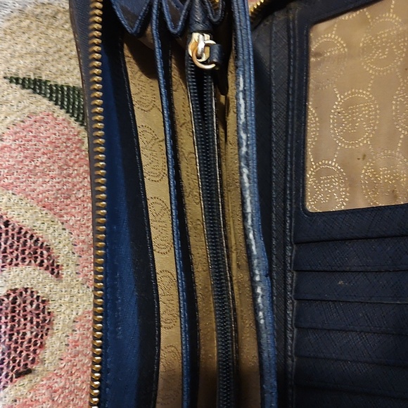 Michael Kors Jet Set Wallet Blue Zippered - Picture 8 of 8